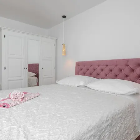Ivandic Apartment *